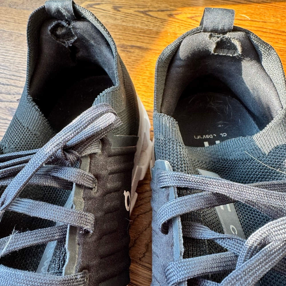 On Running Cloud Swift Men's Black and White Athletic Shoes - Picture 2 of 3